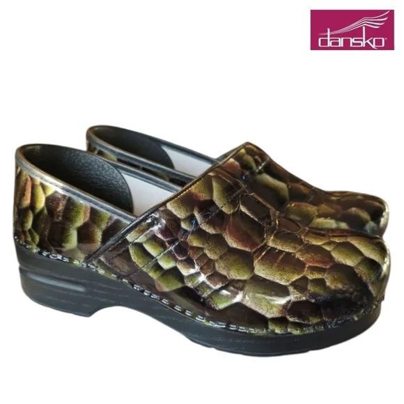 DANSKO Professional Tiger’s Eye Snakeskin Emerald Green Clogs Slip On Size 9.5 - Picture 1 of 7